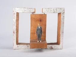 Wing Object – Woman in Blue – Hauptbild